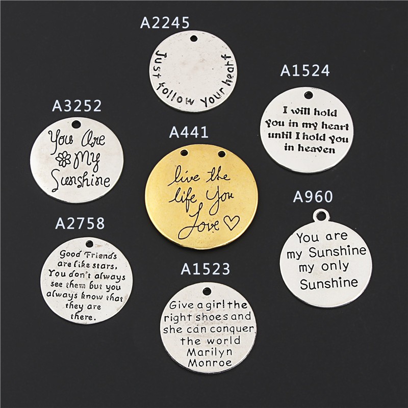 1 Mặt Dây Chuyền Khắc Chữ you are my sunshine my only sunshine Bằng Kim Loại Màu Bạc / Vàng Cổ Điển 