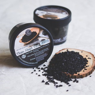 Bột mặt nạ bùn khoáng và than hoạt tính.