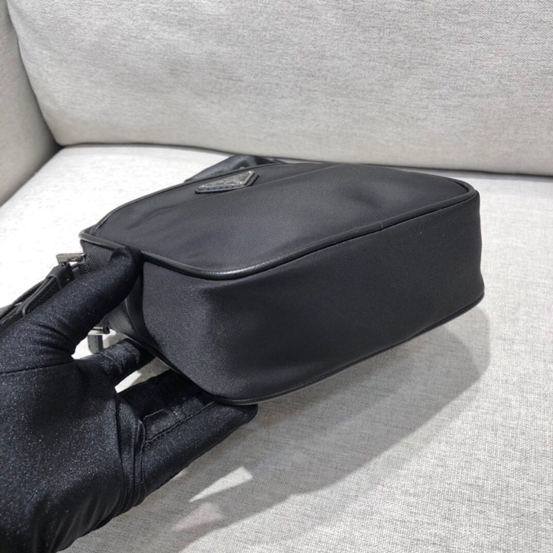 Túi đeo chéo  thời trang cho nam thương hiệu Prada Saffiano cao cấp