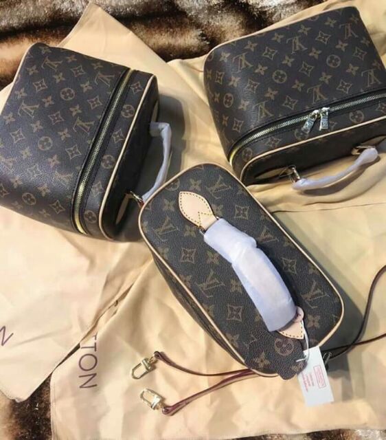 LV cốp trang điểm 
- Hàng super chất da cực xịn, mềm và mướt lắm
- Tinh tế từng đường kim mũi chỉ 
- Giá hạ nhiệt | BigBuy360 - bigbuy360.vn