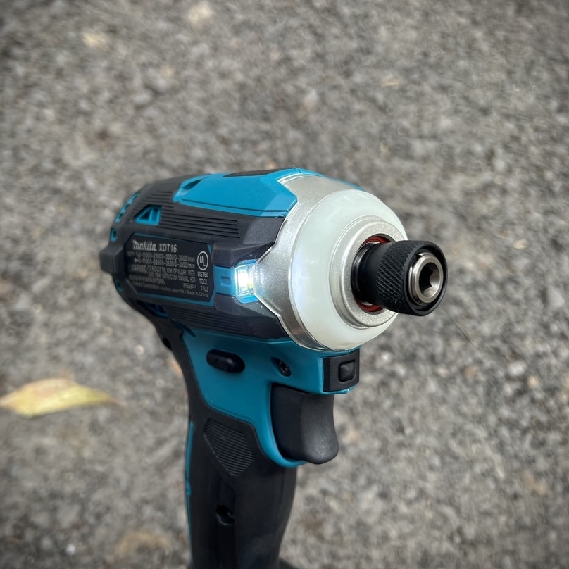 Máy bắt vít pin Makita XDT16 USA thân máy