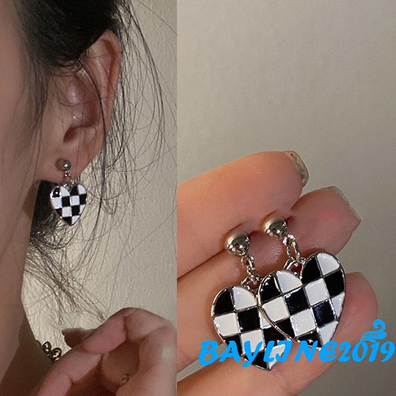 Khuyên tai hợp kim dáng dài hình trái tim màu trắng/đen làm quà tặng cho bạn gái