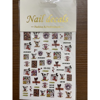 Sticker gắn móng chuột mickey.