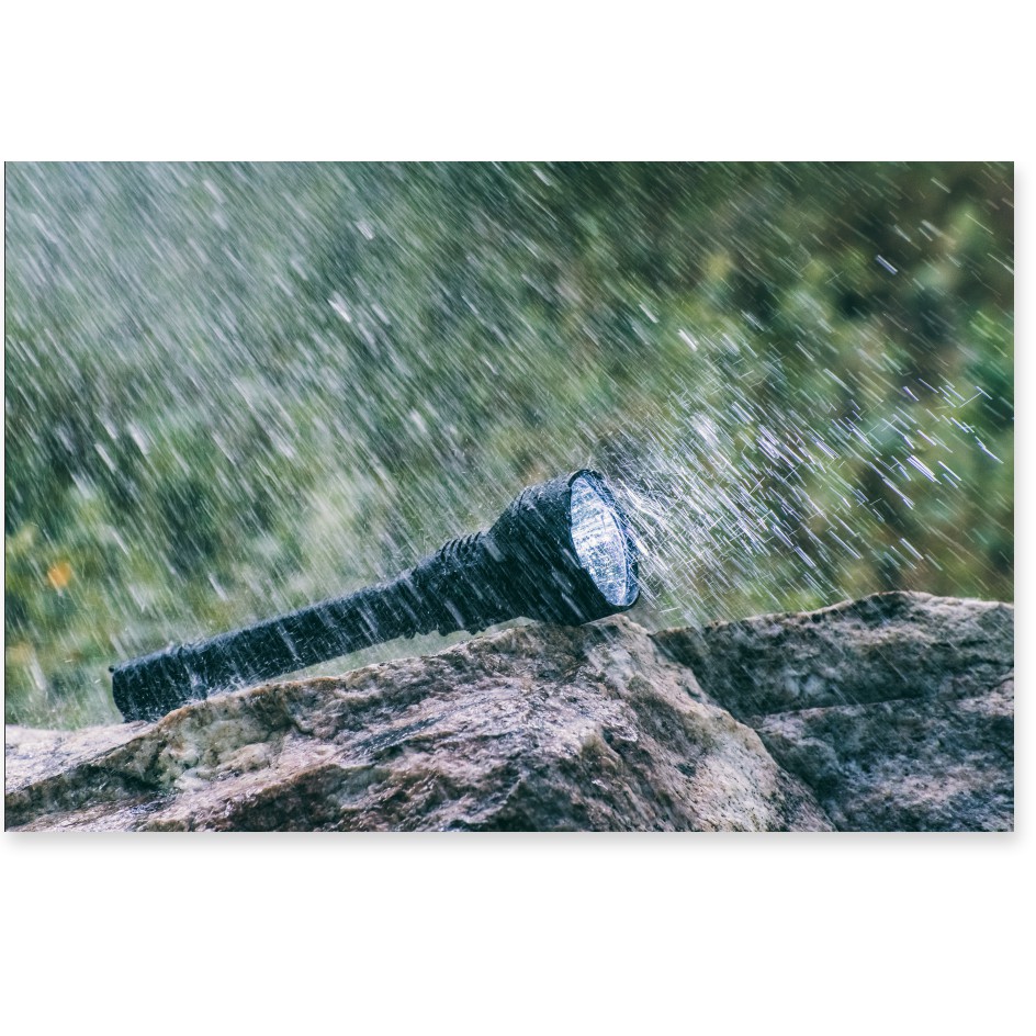 Đèn Pin Chiếu Sáng LYS015 ✔️Chính hãng✔️ Chiếu xa 600m, Chống nước, Pin Cực Bền +Tặng sạc, hộp đựng.