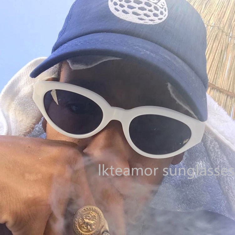 Kính mát thiết kế theo phong cách mắt mèo thời trang vintage