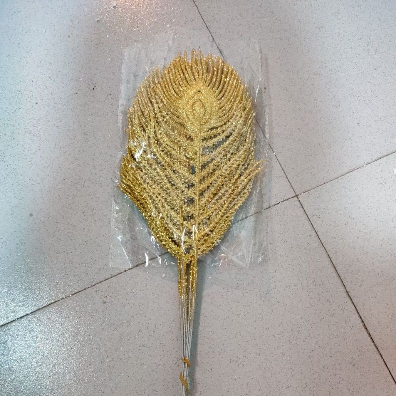 đuôi công bé (80k /10cành trên màu)