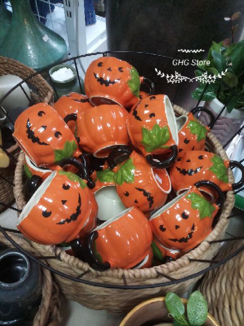 Ly bí đỏ Halloween