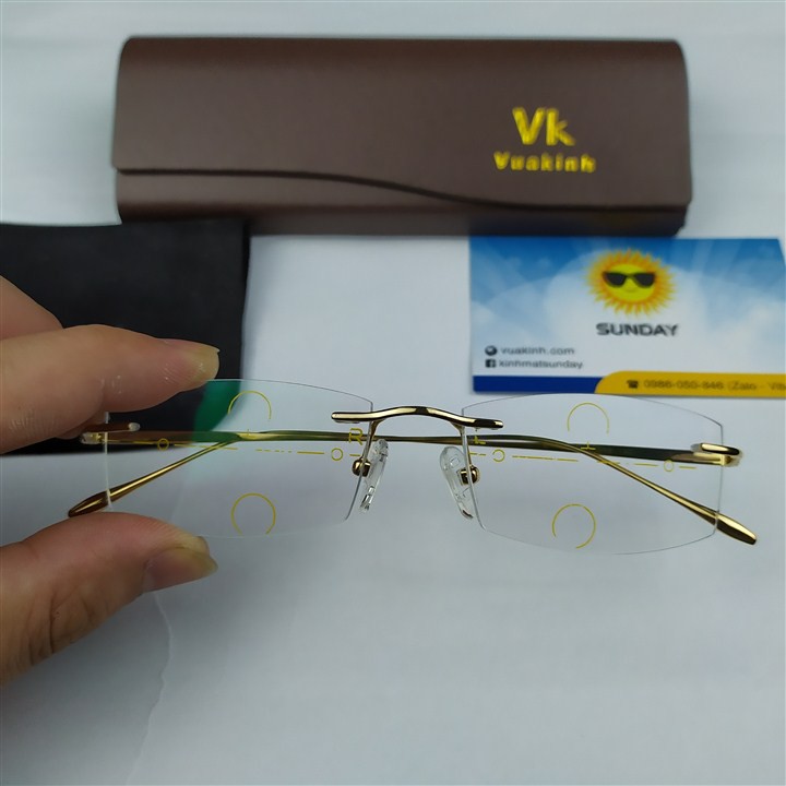 Kính đa tròng đổi màu gọng titan V275