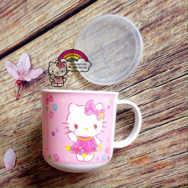 Ca có nắp Hello Kitty