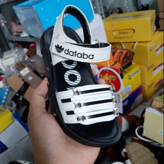 Sandan bé trai
