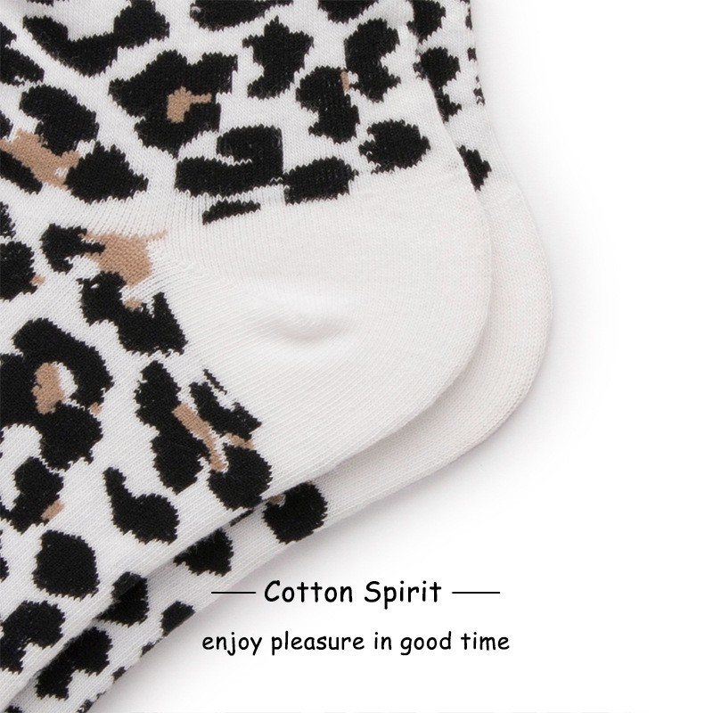 Tất Nam Nữ Cotton Cổ cao Vớ nam nữ cổ cao Thiết kế Cá tính dày dặn in hình họa tiết báo Xuân Thu