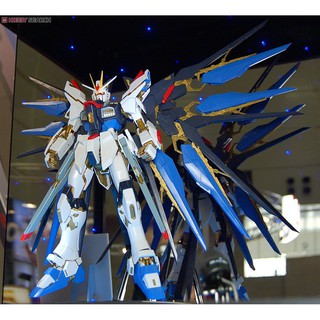 Mô hình lắp ráp PG Strike Freedom Gundam Bandai