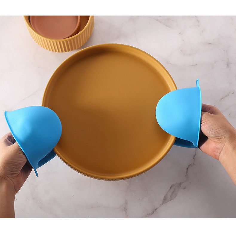 Miếng nhấc nồi silicon chịu nhiệt cao có móc treo (1cái)