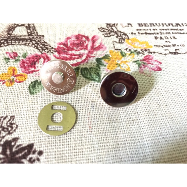 Cúc nam châm làm ví