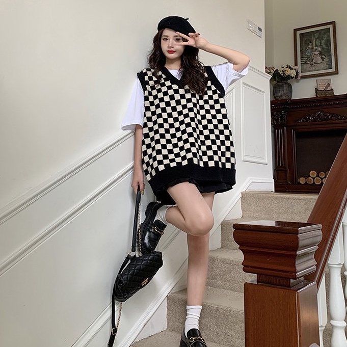 Áo gile nữ len ulzzang cổ chữ V kẻ caro đen trắng cao cấp, Áo sweater không tay dáng suông cá tính QK-010