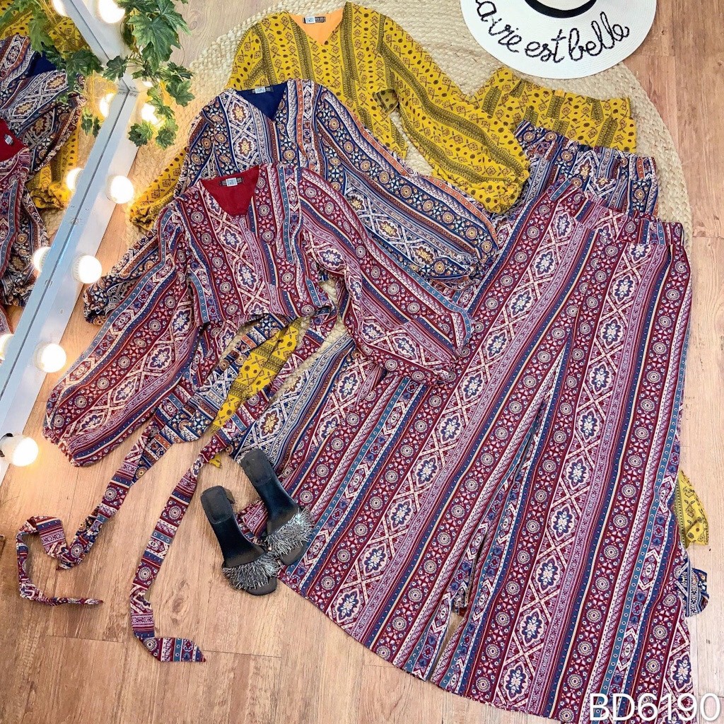 Set thổ cẩm Áo Crop đắp chéo và Quần ống loe xẻ tà, siêu tôn dáng VINTAGE STORE