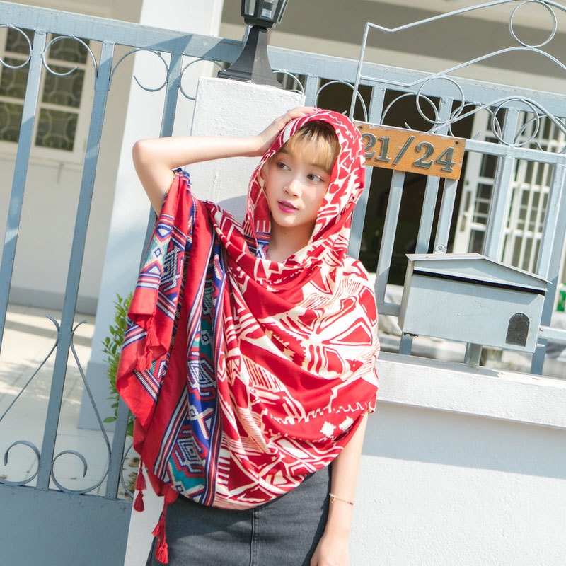 Khăn lụa choàng đi biển đỏ hoạ tiết viền xanh, khăn boho thổ cẩm che nắng vintage