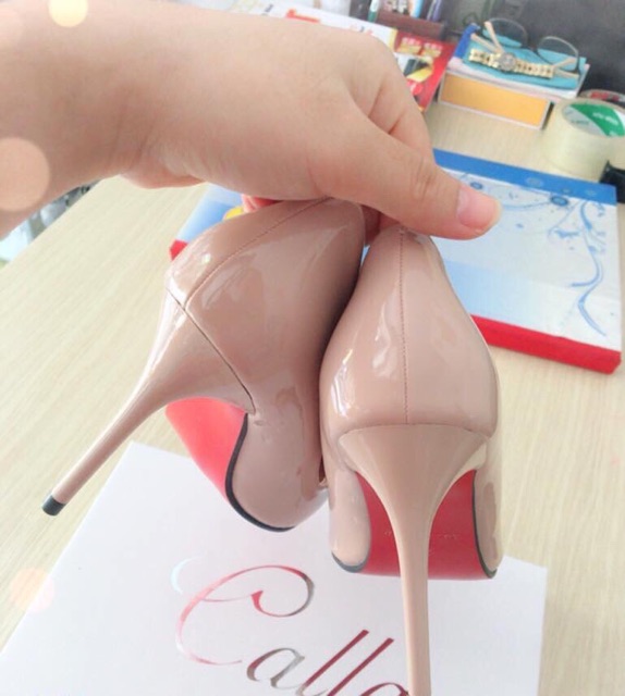 Giày cao gót đế đỏ màu nude 9p