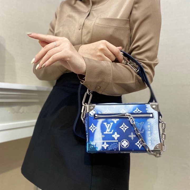 Túi đeo chéo hộp xích LV Truck Bag xanh mây size 19x14x8 LA 2022 on web
