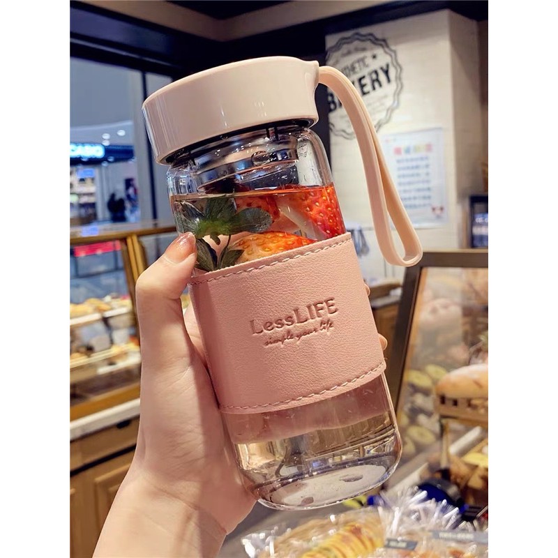Bình nước thuỷ tinh chịu nhiệt 480ml có khay lọc trà, có quai xách silicon tiện lợi, phù hợp cho cả nam và nữ | BigBuy360 - bigbuy360.vn
