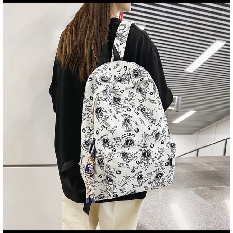 Balo học sinh unisex in họa tiết graffiti phi hành gia BL8