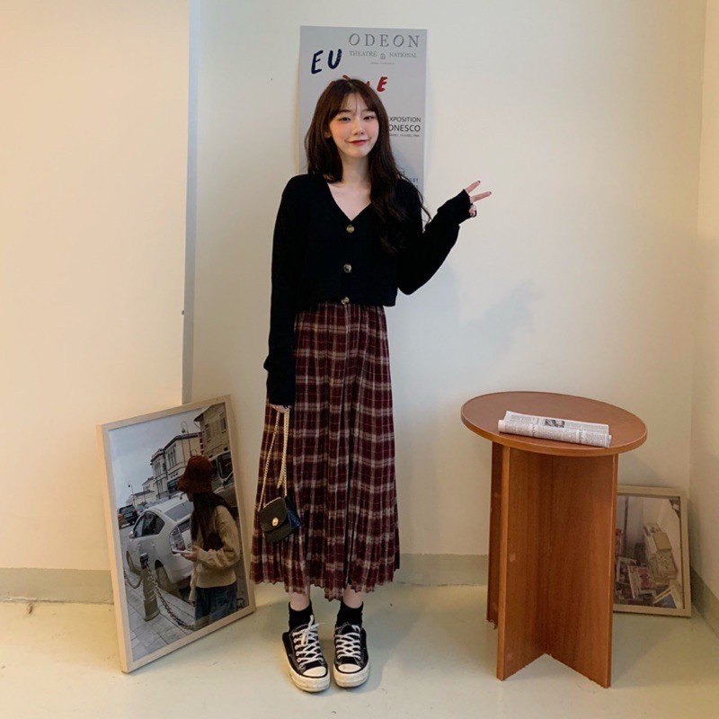 (Sẵn) Chân váy caro xếp li dáng dài midi cạp chun co giãn màu đỏ tím | BigBuy360 - bigbuy360.vn