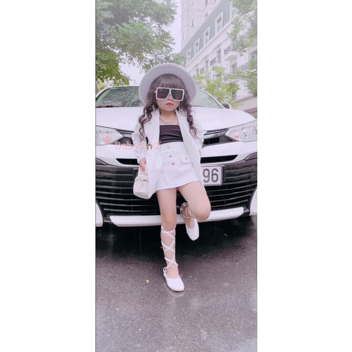 Chân váy chữ A nút vàng cho bé