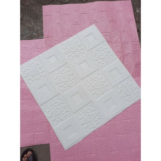 Combo 50 tấm Xốp Dán Tường hoa văn trắng. có keo sẵn khổ 70x70cm