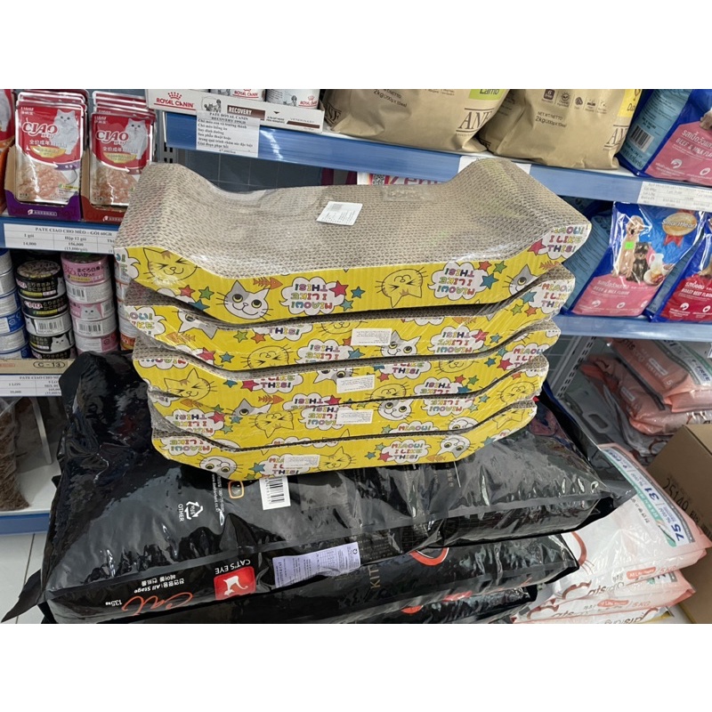 Bàn cào móng cho mèo bằng carton hình ghế sofa dùng được 2 mặt tặng kèm túi catnip