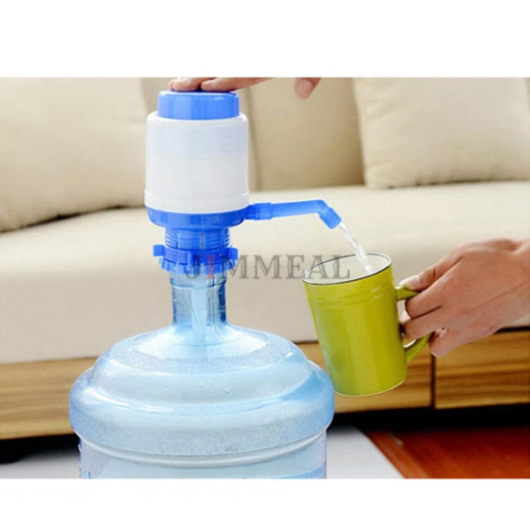 Dụng Cụ Bơm Nước Bằng Tay Kèm Ống Nối Gắn Bình Nước Tiện Lợi