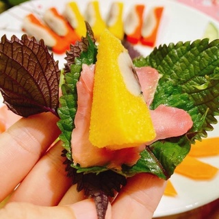CÁ TRÍCH ÉP TRỨNG + SÒ ĐỎ NHẬT ĂN SASHIMI