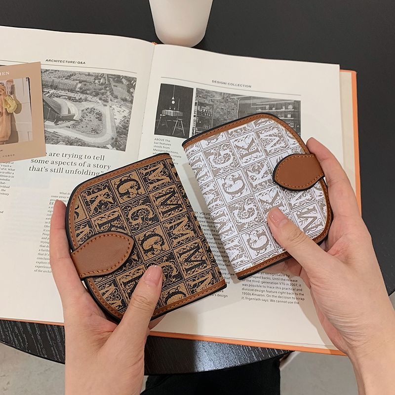 Ví ngắn dùng đựng thẻ in họa tiết phong cách retro