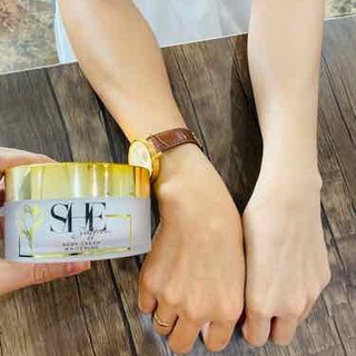Kem dưỡng trắng da body SHE SAFFRON, không bết rít, không lộ vân kem, trắng thật không ảo, chính hãng Solife