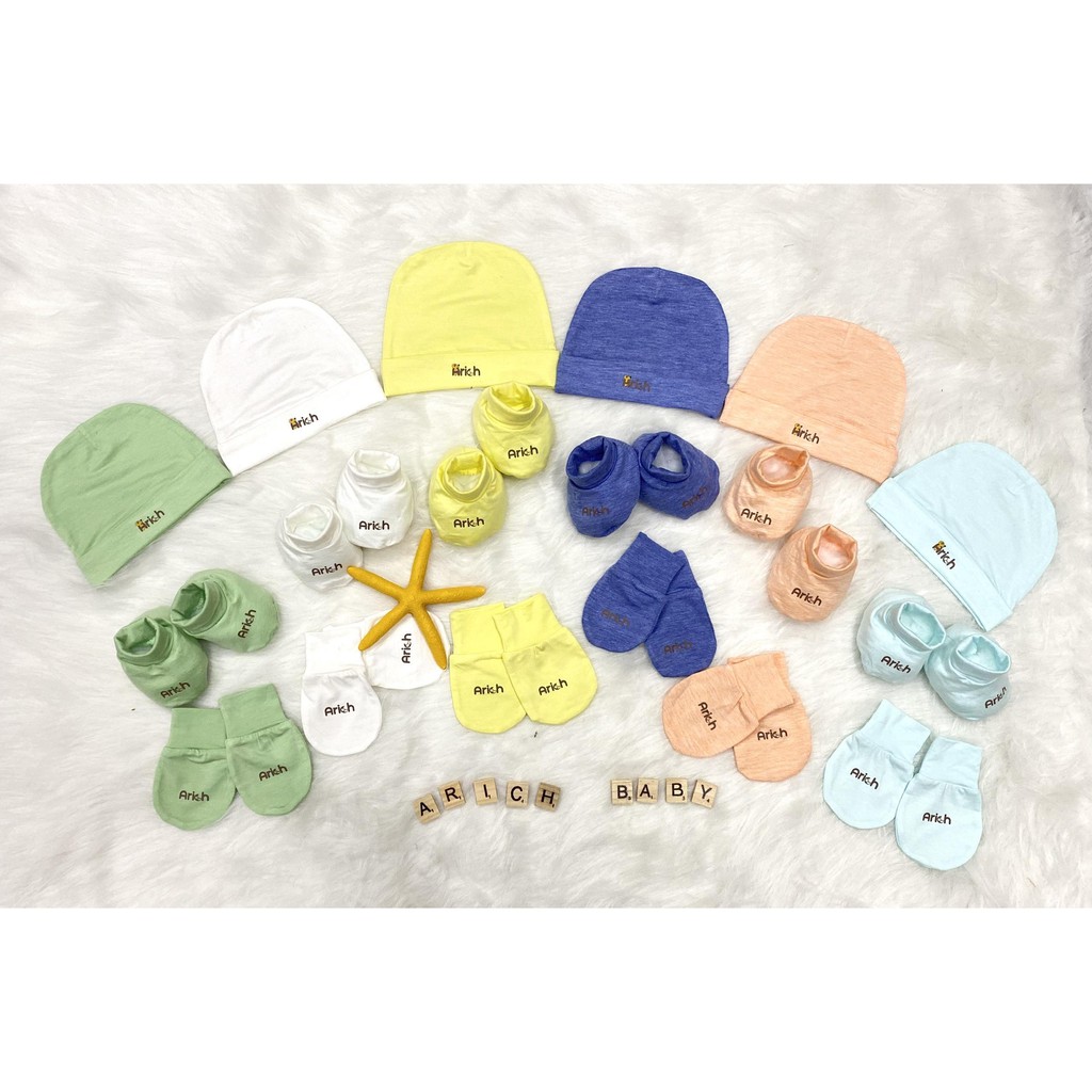 Set gồm quần áo cài lệch Arich - mũ Arich - bao tay bao chân Arich size newborn