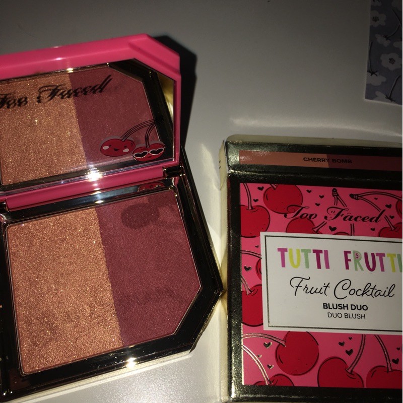 Bảng phấn má + Highlight Toofaced