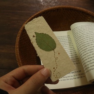 Kẹp sách Giấy Dó - Đất chàm và lá ép khô