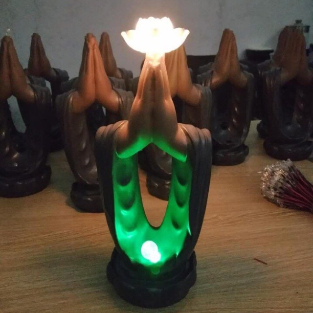 Thác khói trầm hương chắp tay hoa sen có đèn led
