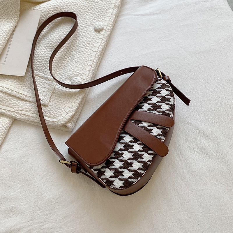 Túi đeo chéo thời trang dành cho nữ 2021