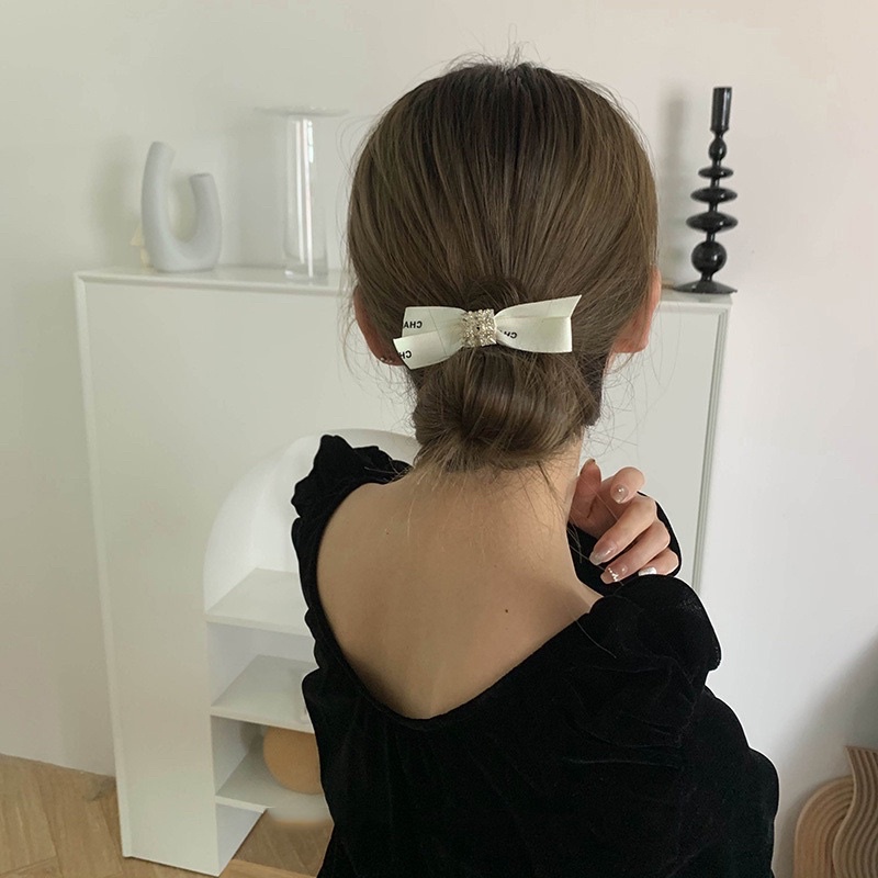 Kẹp tóc nơ đá vuông xinh xắn