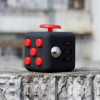 Fidget Cube: thiết bị giúp tập trung làm việc