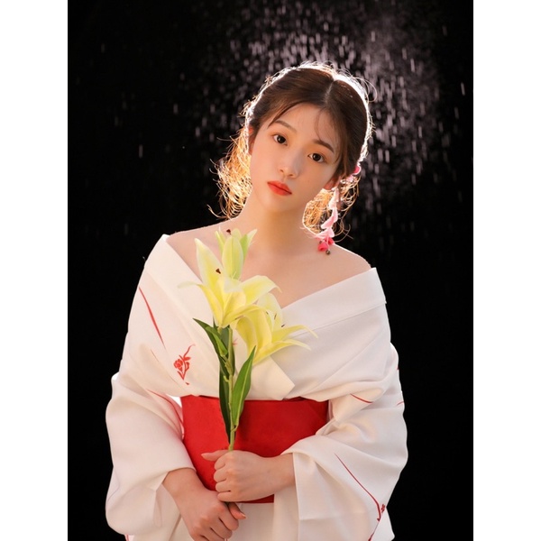 Trang phục kimono nhật bản trắng hoa