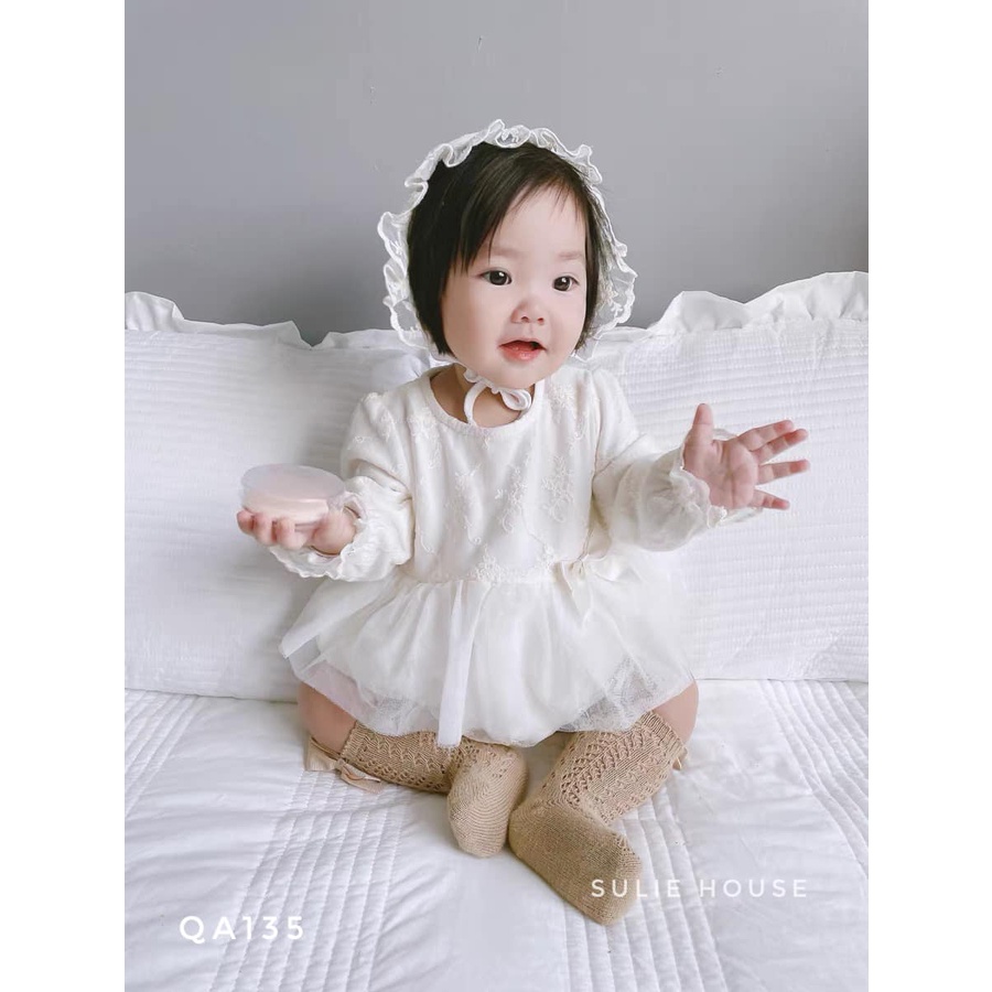 Body váy ren trắng dài tay kèm mũ - QA135