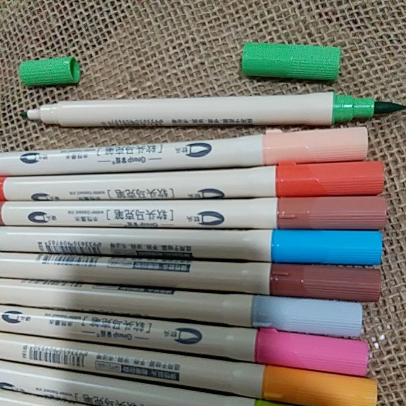 Bút lông tô màu chọn màu mình thích nhé*