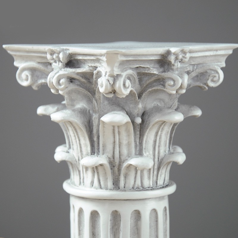 Tượng cột trụ La Mã Hy Lạp cổ điển trưng bày xinh xắn