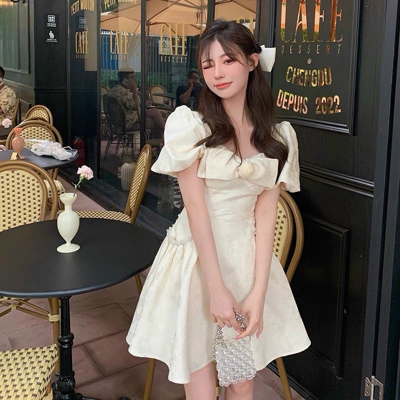 ĐẦM GẤM NƠ NGỰC TRẮNG