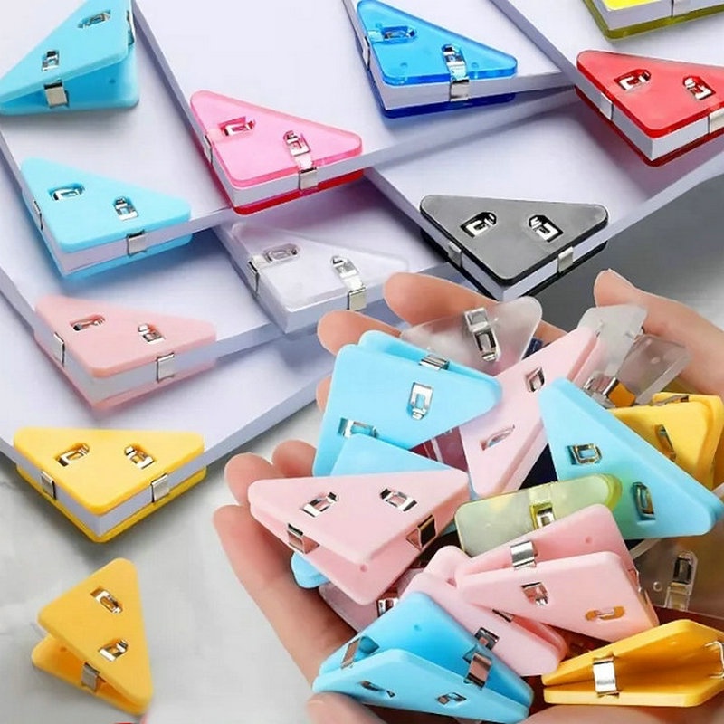 Kẹp Giữ Góc Giấy Hình Tam Giác Bằng Nhựa Màu Pastel Set 4 cái