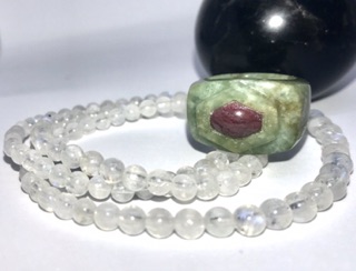 Vòng hạt đá Moonstone