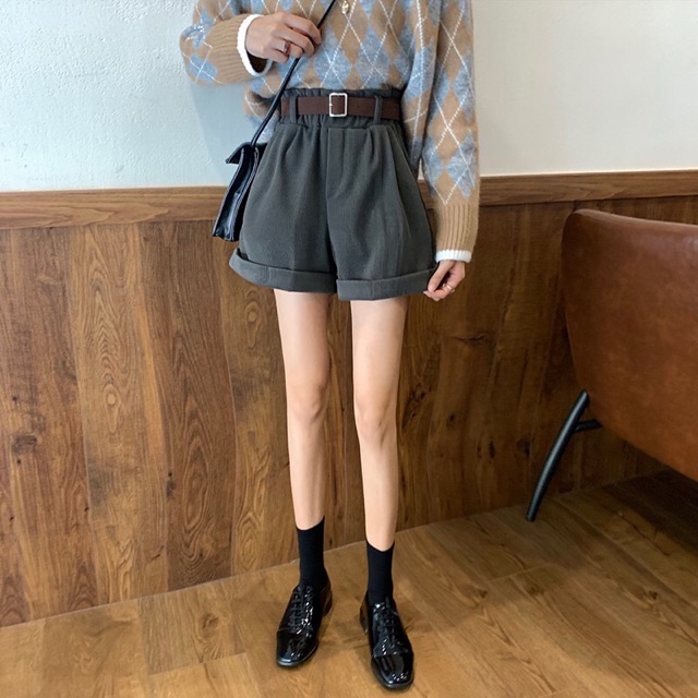 QUẦN SHORT NHUNG KÈM DÂY LƯNG THỜI TRANG