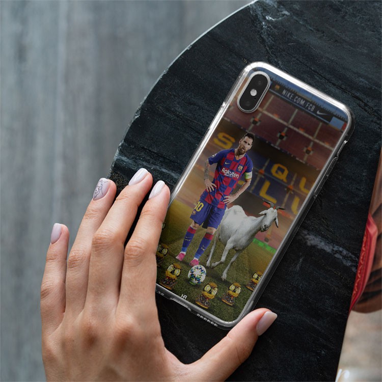 Ốp Lưng bóng đá thú vị ốp in hình Messi bóng vàng và chú dê dành cho Iphone 5 đến 12 promax FOO20210084