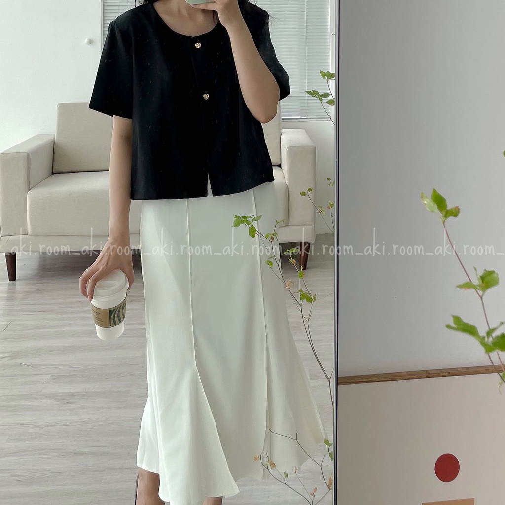 Áo blazer dáng ngắn cổ tròn hai cúc vàng có đệm vai mỏng 2259 | BigBuy360 - bigbuy360.vn